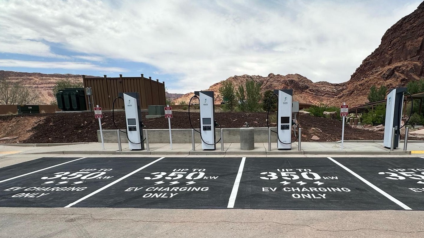 200,000 public charging spots