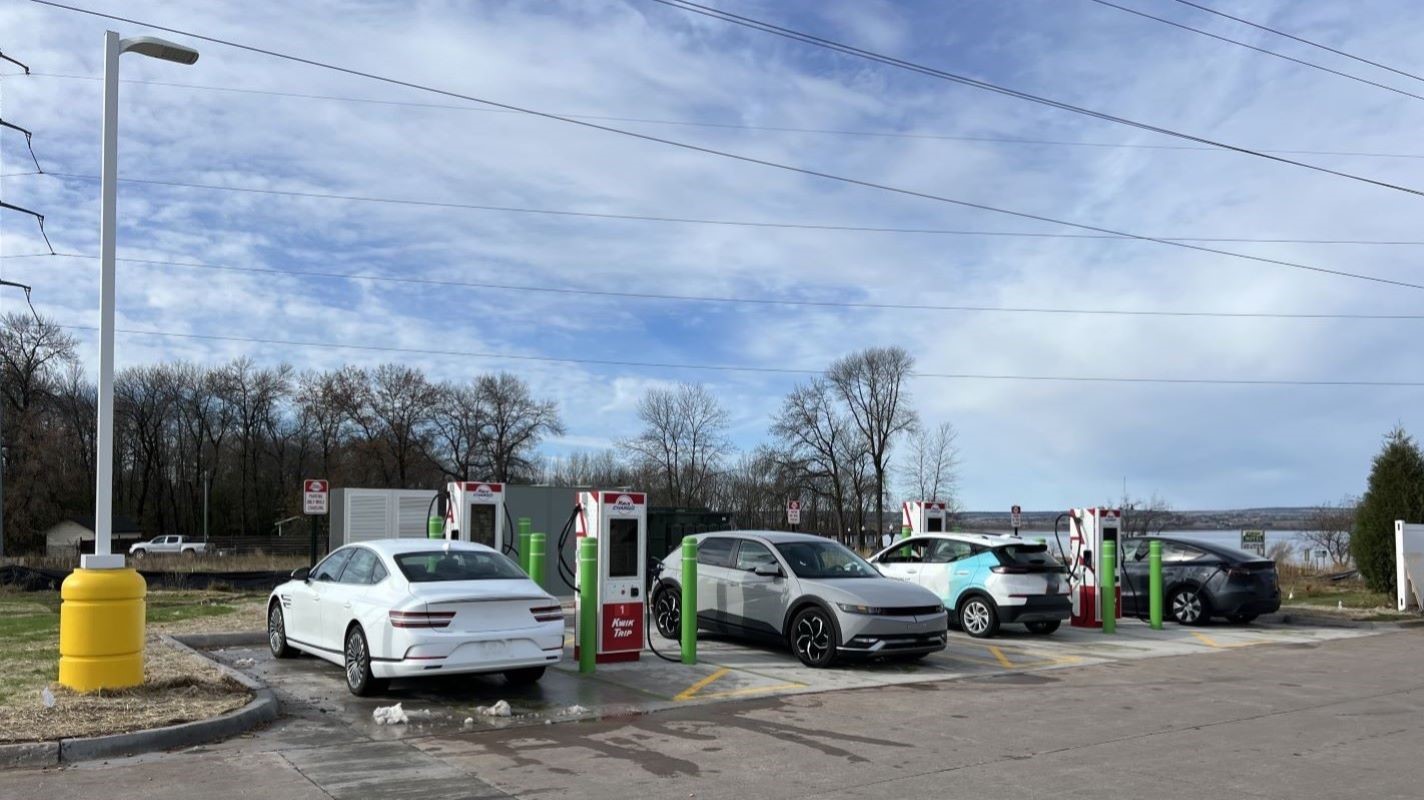 Electric vehicle charging in Ashland, Wisconsin